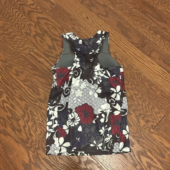 Athleta Floral Racerback Tank Top with Shelf Bra Size 36c - Picture 4 of 7